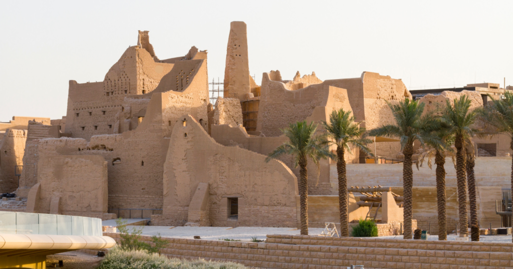 أفضل 3 أماكن سياحية في الرياض، المملكة العربية السعودية 2 مشهد تاريخي لحي الطريف في الدرعية